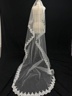 new with tag lace long veil mantilla veil style